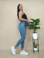 Cargar imagen en el visor de la galería, PANTALÓN MATERNO DISEÑO EN BASTA - COD: 01693

