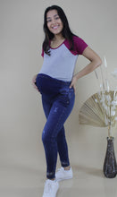 Cargar imagen en el visor de la galería, PANTALÓN JEAN MATERNIDAD CON BORDADO
