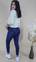 Cargar imagen en el visor de la galería, Pantalón Basta Volteada con Bolsillo Ojal
